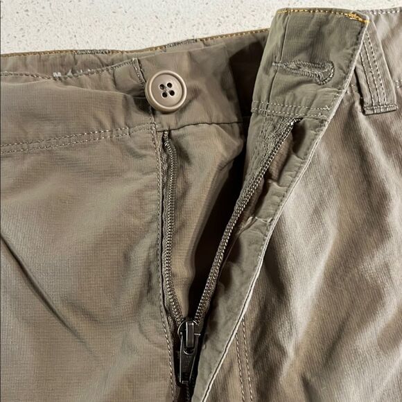 Mountain Hardwear Tan Flat Front Performance Shorts Size 38 - Picture 10 of 10